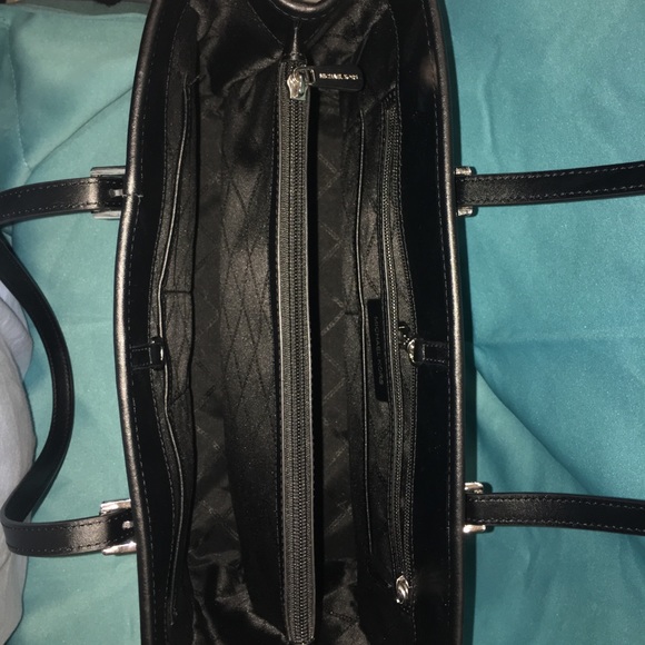 Black Micheal kors purse large logo - Picture 3 of 8